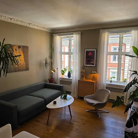 Feel At In Balcony And Views Apartman